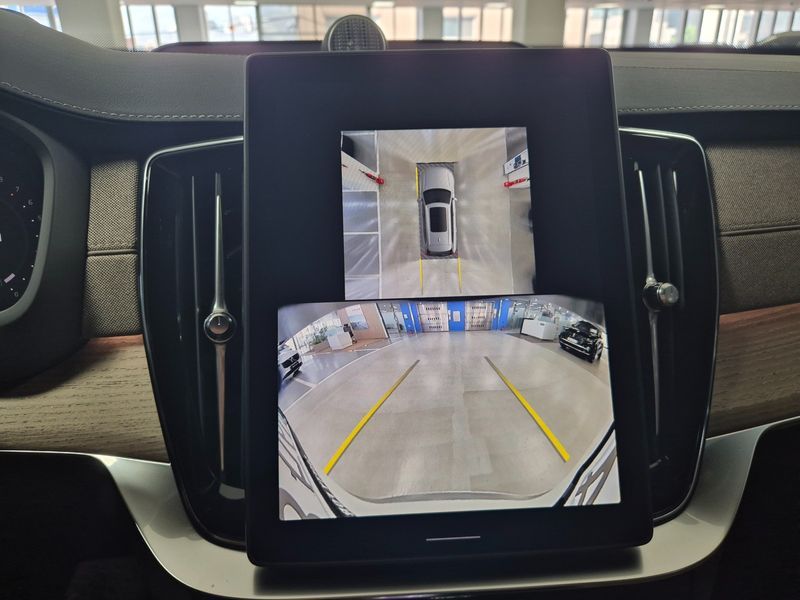 2026 Volvo XC90 B6 Ultra Bright photo 14