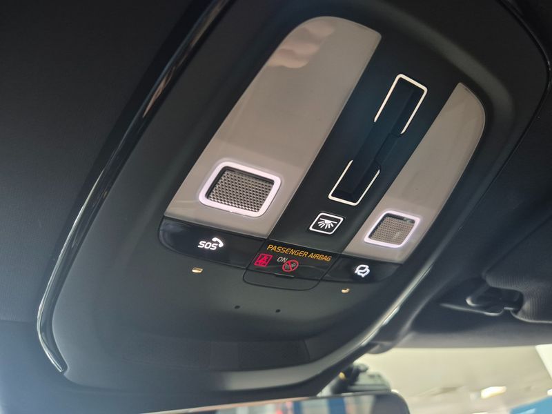 2026 Volvo XC90 B6 Ultra Bright photo 16