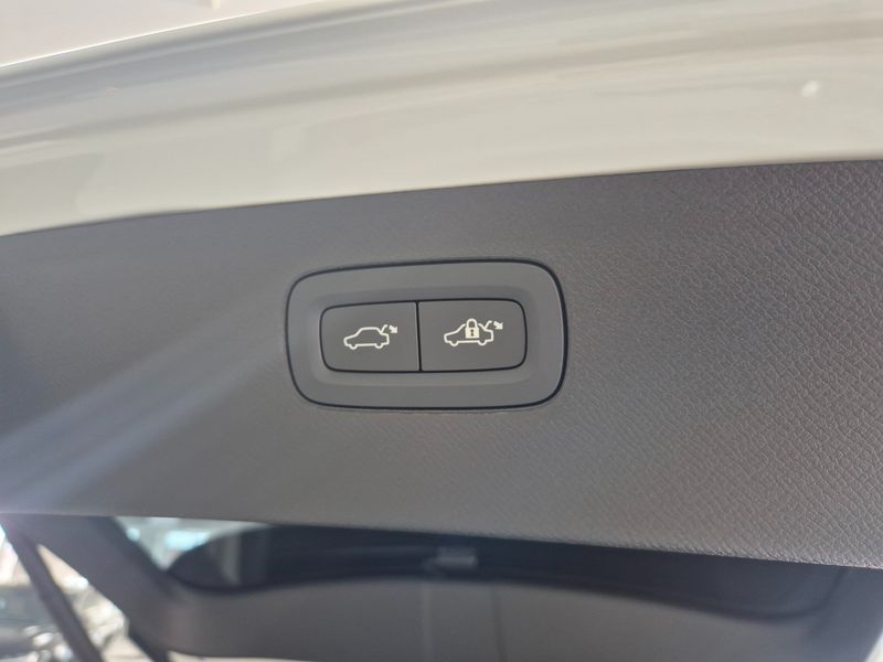 2026 Volvo XC90 B6 Ultra Bright photo 20