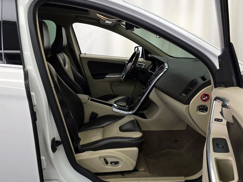 2012 Volvo XC60 D5 AWD 1st photo 11