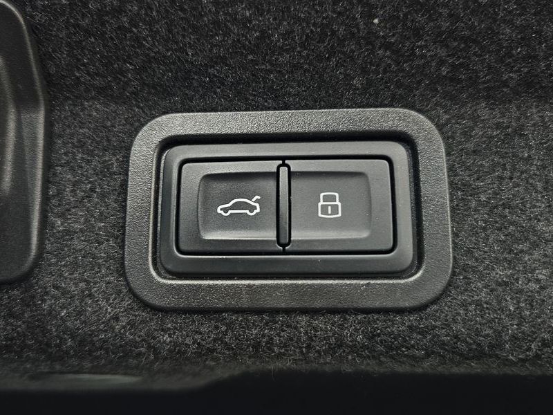 2023 Audi A6 40 TDI Quattro Premium photo 17
