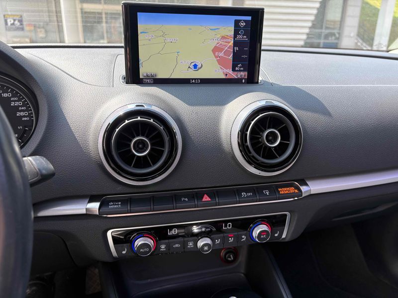 2015 Audi A3 35 TFSI Dynamic 8V photo 17