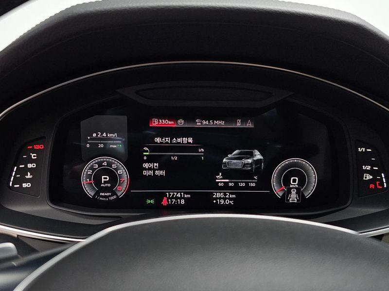 2025 Audi A6 45 TFSI Quattro Premium photo 8