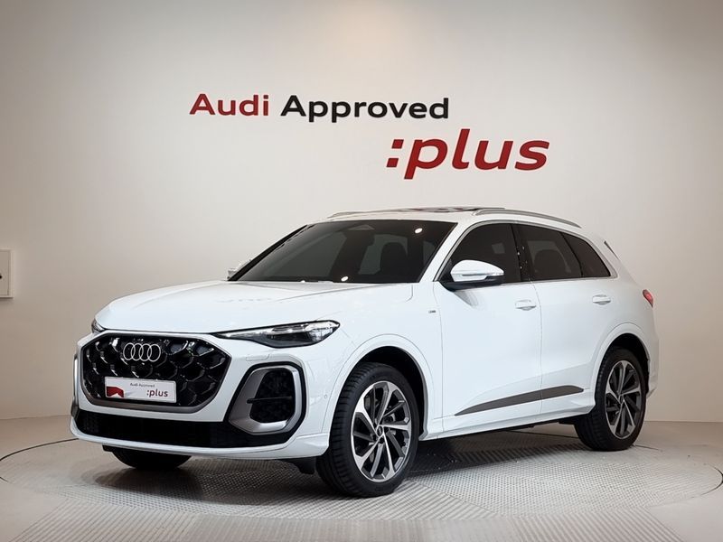 2025 Audi Q5 40 TDI Quattro S Line photo 1