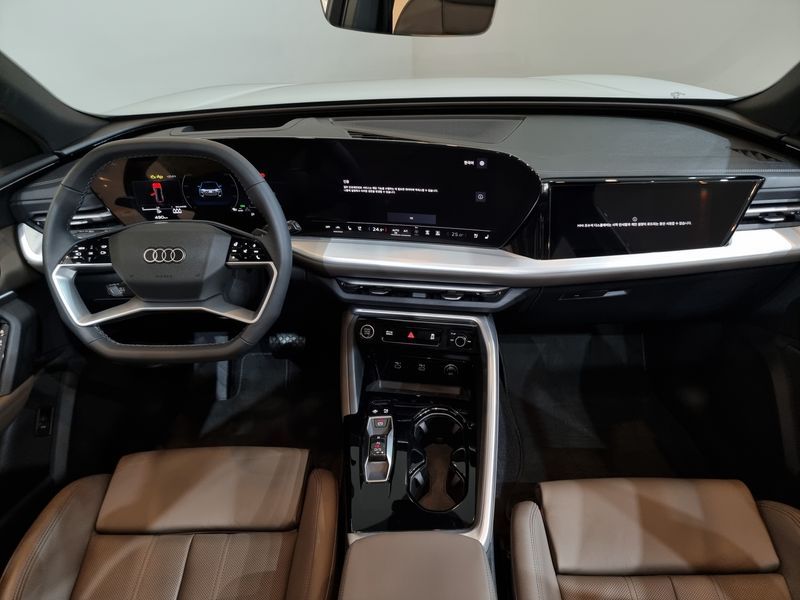 2025 Audi Q5 40 TDI Quattro S Line photo 7