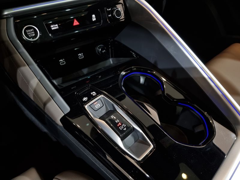 2025 Audi Q5 40 TDI Quattro S Line photo 9