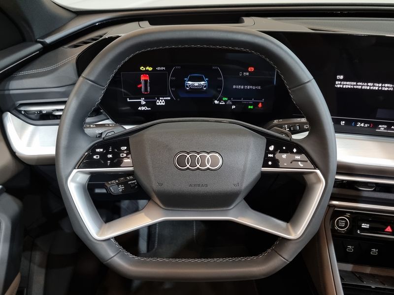 2025 Audi Q5 40 TDI Quattro S Line photo 11