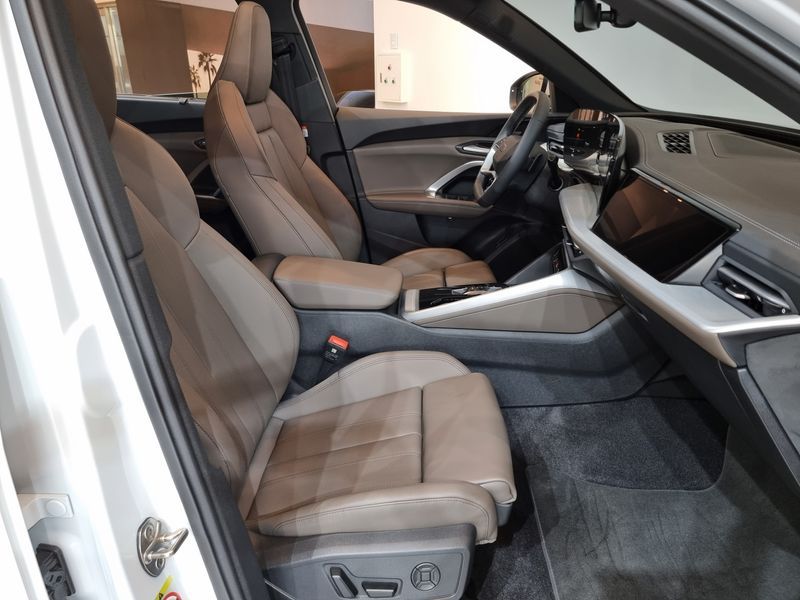 2025 Audi Q5 40 TDI Quattro S Line photo 13