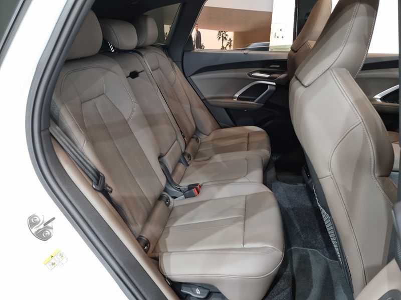 2025 Audi Q5 40 TDI Quattro S Line photo 14