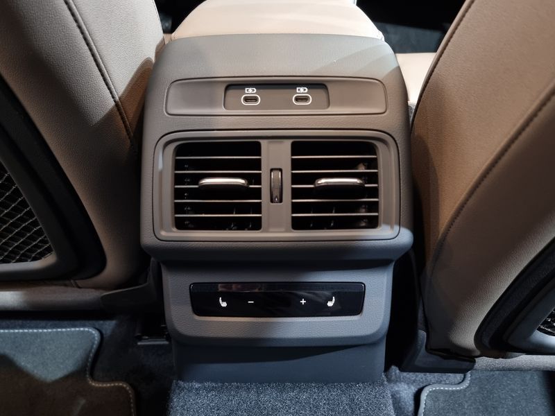 2025 Audi Q5 40 TDI Quattro S Line photo 18