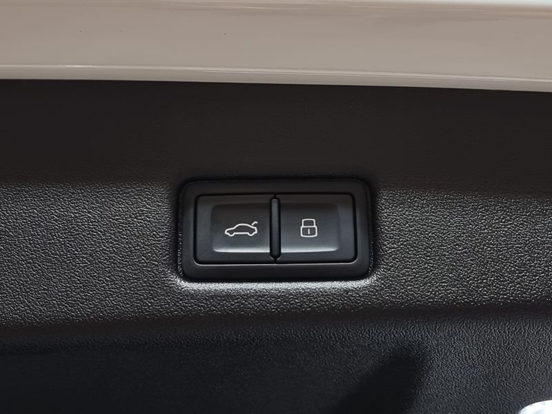 2025 Audi Q5 40 TDI Quattro S Line photo 19