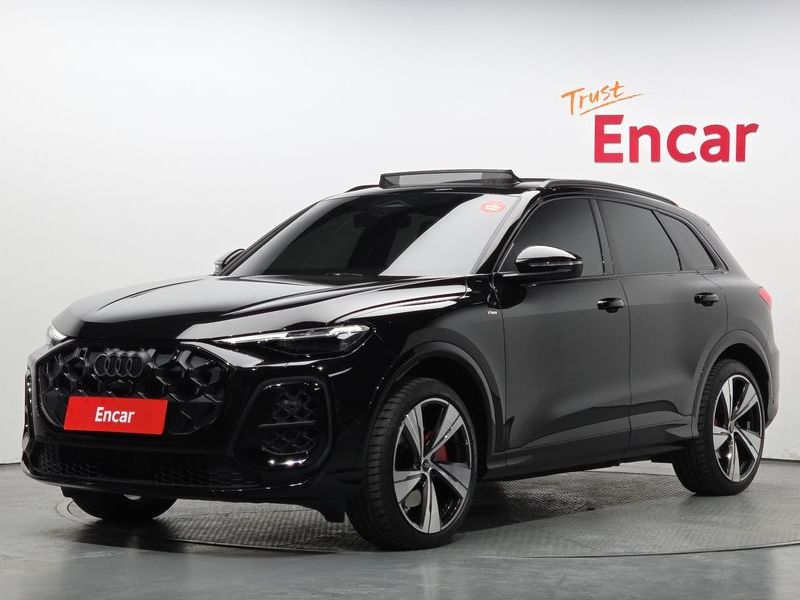 2025 Audi Q5 40 TDI Quattro S Line Black Edition photo 1