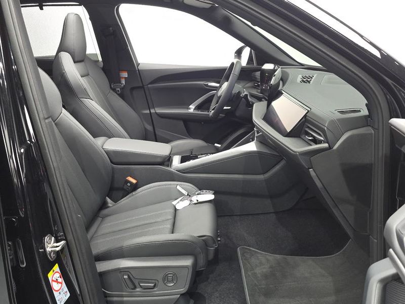 2025 Audi Q5 40 TDI Quattro S Line Black Edition photo 10