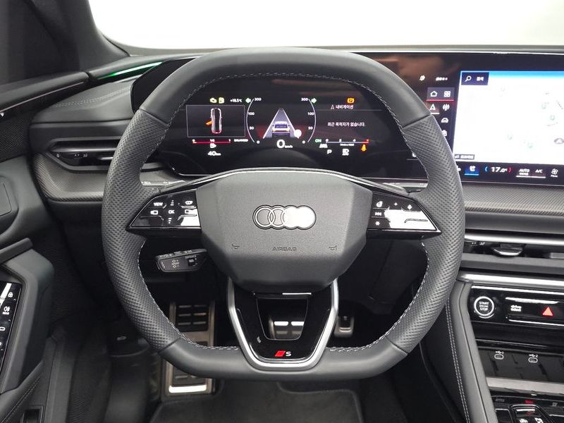 2025 Audi Q5 40 TDI Quattro S Line Black Edition photo 13
