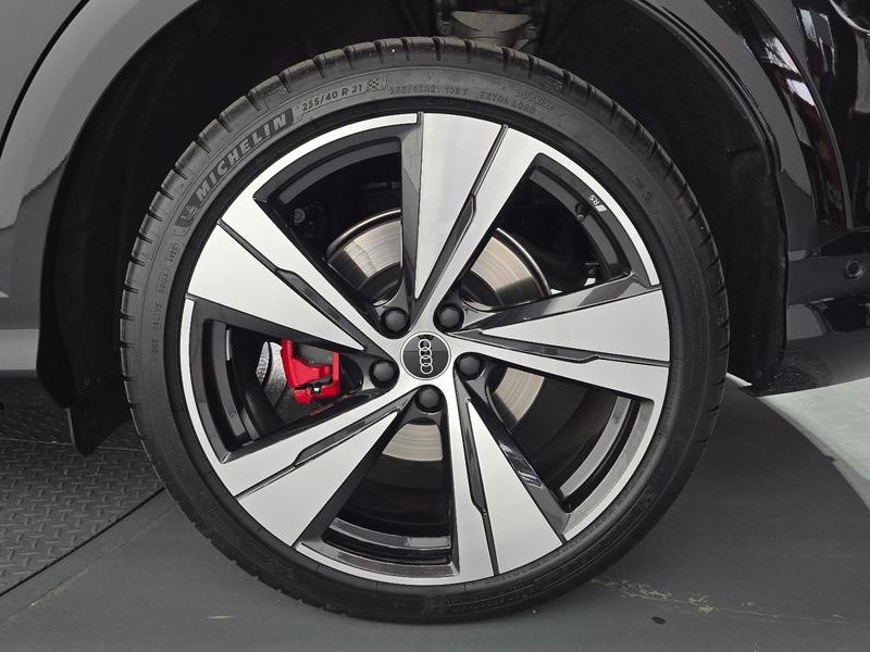 2025 Audi Q5 40 TDI Quattro S Line Black Edition photo 21