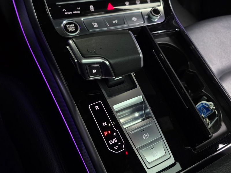 2021 Audi Q8 45 TDI Quattro Premium photo 9