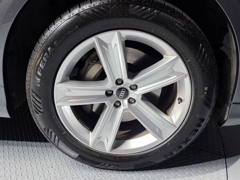 2021 Audi Q8 45 TDI Quattro Premium photo 21