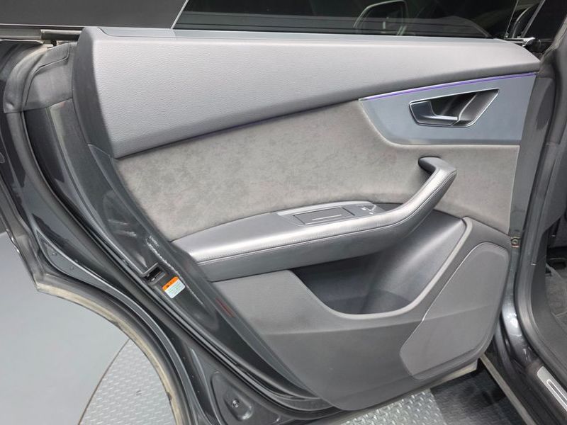 2021 Audi Q8 45 TDI Quattro Premium photo 25