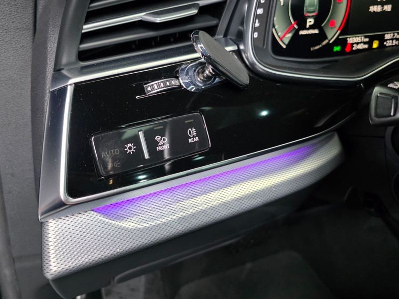 2021 Audi Q8 45 TDI Quattro Premium photo 28