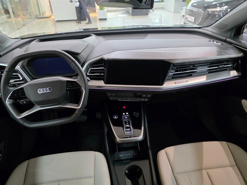 2025 Audi e-tron 45 Premium photo 7