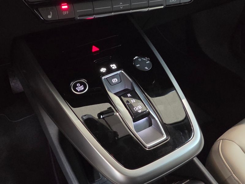 2025 Audi e-tron 45 Premium photo 9