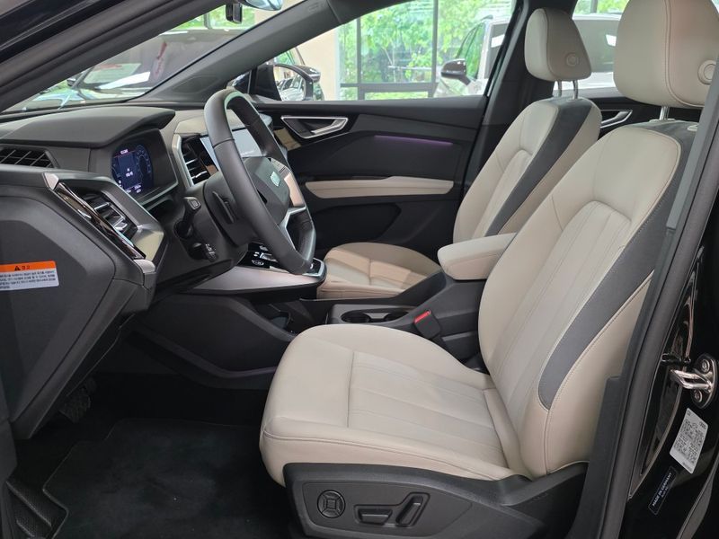 2025 Audi e-tron 45 Premium photo 10