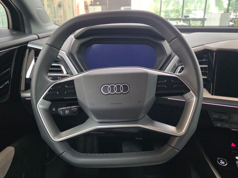 2025 Audi e-tron 45 Premium photo 12
