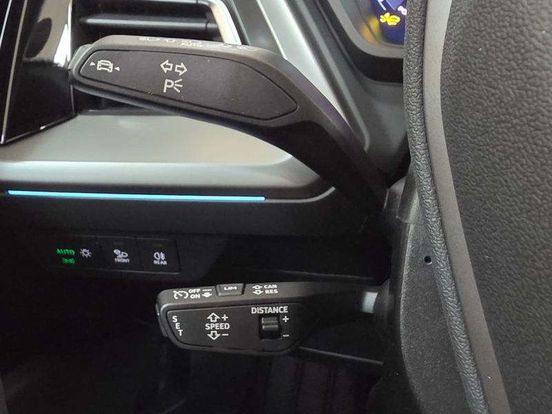 2025 Audi e-tron 45 Premium photo 13