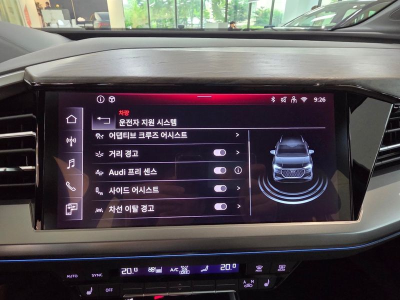 2025 Audi e-tron 45 Premium photo 15
