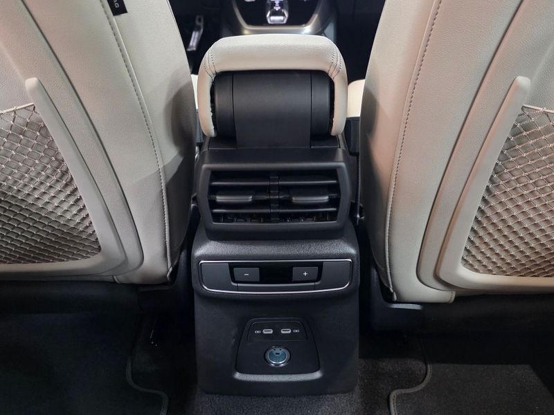 2025 Audi e-tron 45 Premium photo 18