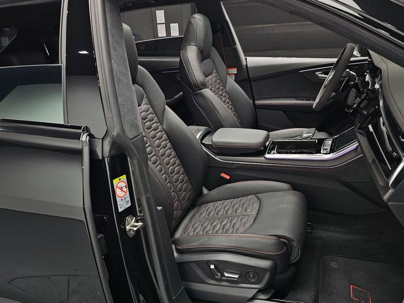 2025 Audi Q8 4.0 TFSI Quattro Performance photo 9