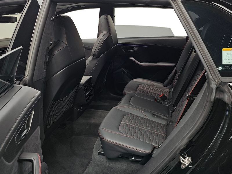 2025 Audi Q8 4.0 TFSI Quattro Performance photo 11