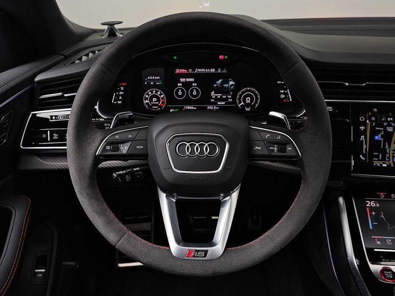 2025 Audi Q8 4.0 TFSI Quattro Performance photo 12
