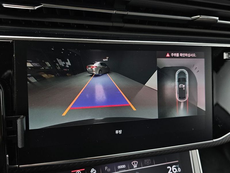 2025 Audi Q8 4.0 TFSI Quattro Performance photo 14