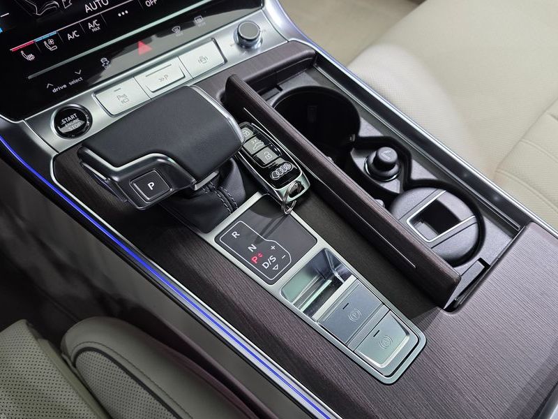 2025 Audi A6 45 TFSI Premium photo 9