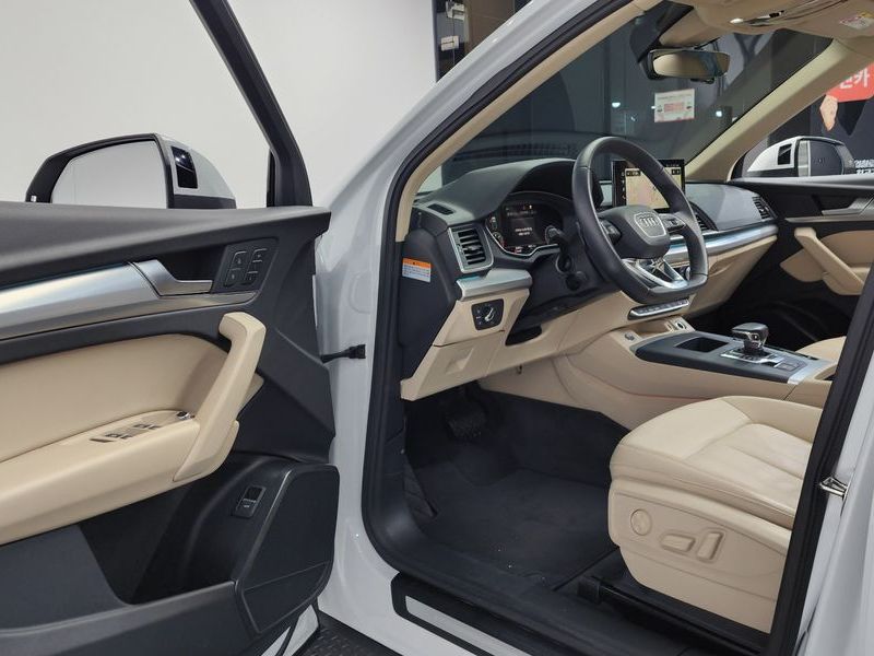 2022 Audi Q5 40 TDI Quattro photo 10