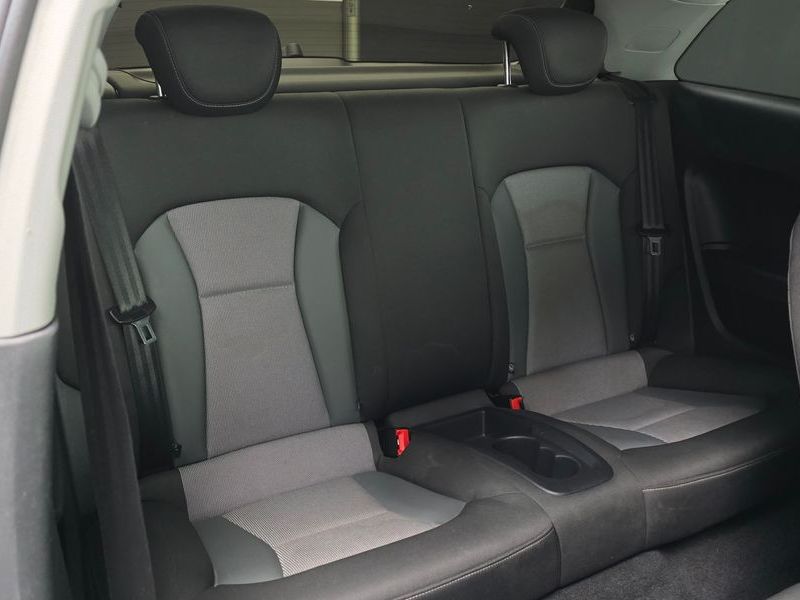 2015 Audi A1 30 TDI Sport Premium photo 12