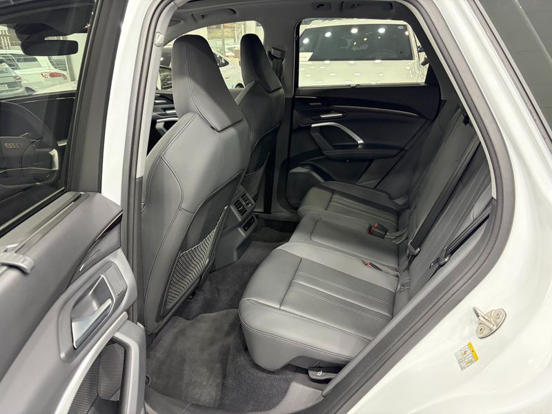 2025 Audi Q5 40 TDI Quattro S Line photo 11