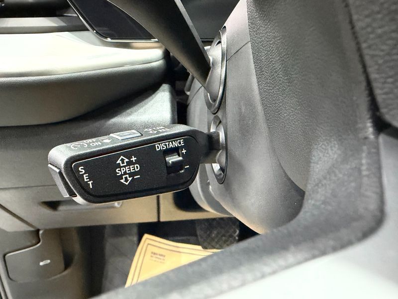2025 Audi Q5 40 TDI Quattro S Line photo 18