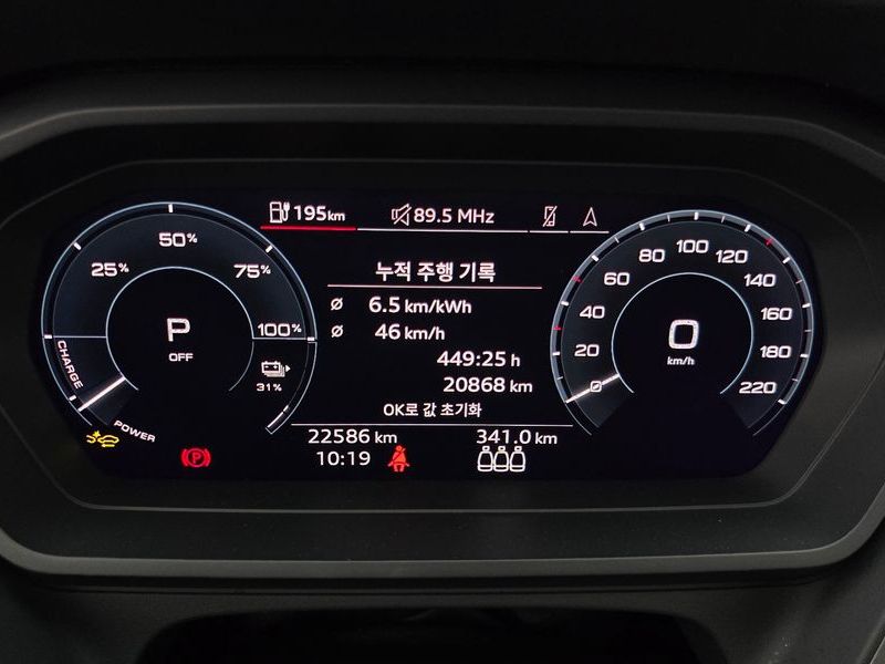 2025 Audi e-tron 45 Premium photo 8