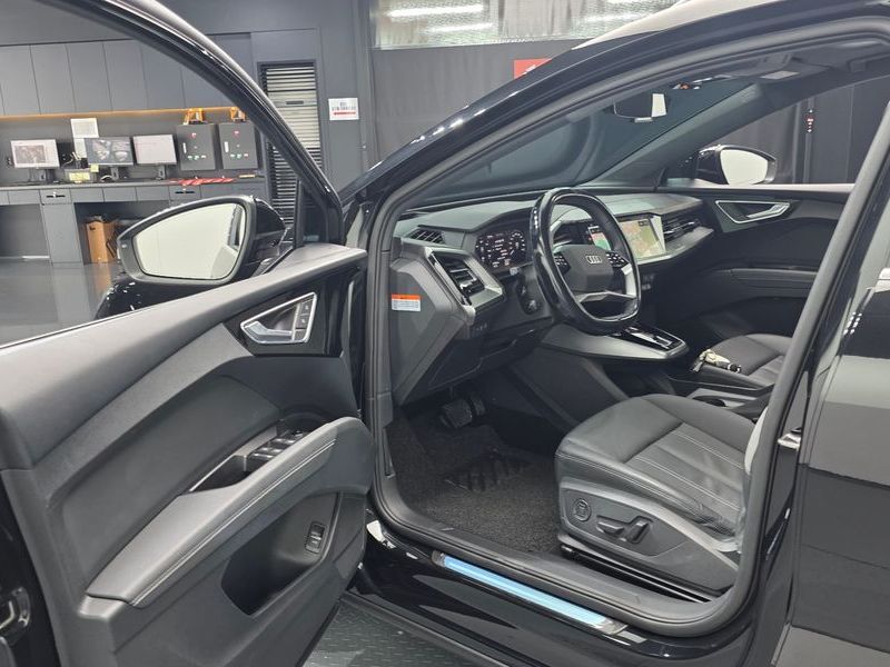 2025 Audi e-tron 45 Premium photo 10