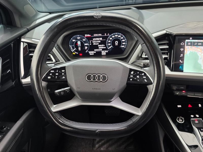 2025 Audi e-tron 45 Premium photo 13