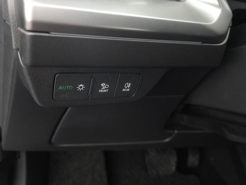 2025 Audi e-tron 45 Premium photo 20