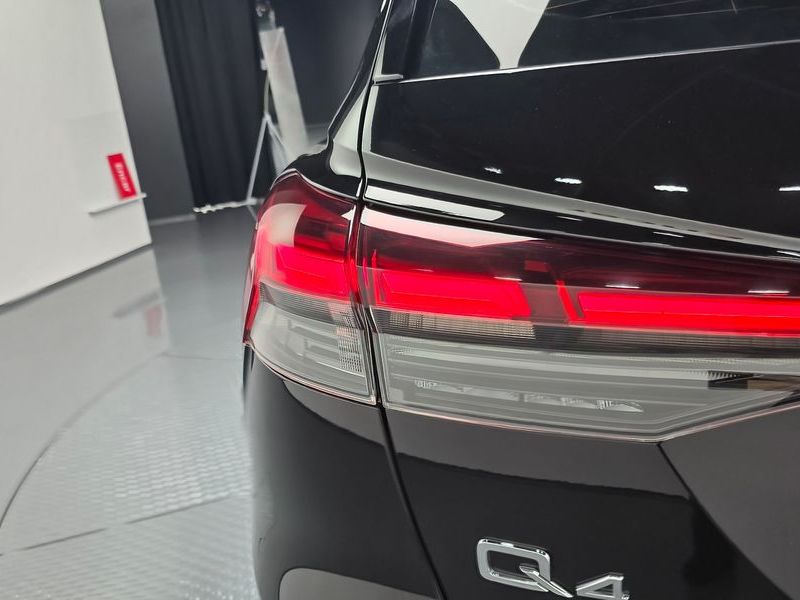 2025 Audi e-tron 45 Premium photo 23