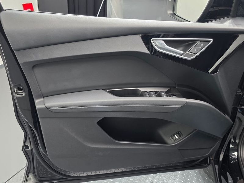 2025 Audi e-tron 45 Premium photo 24