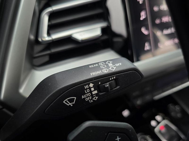 2025 Audi e-tron 45 Premium photo 27