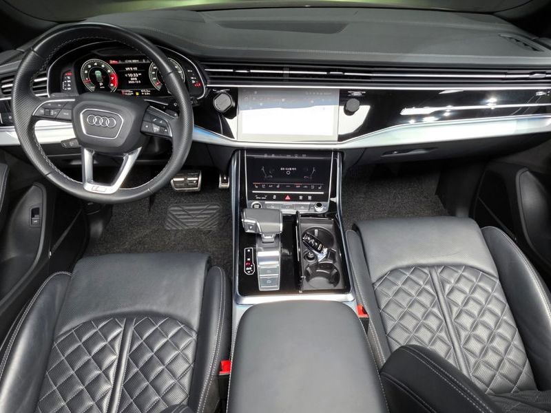 2021 Audi Q8 55 TFSI Quattro Premium photo 7