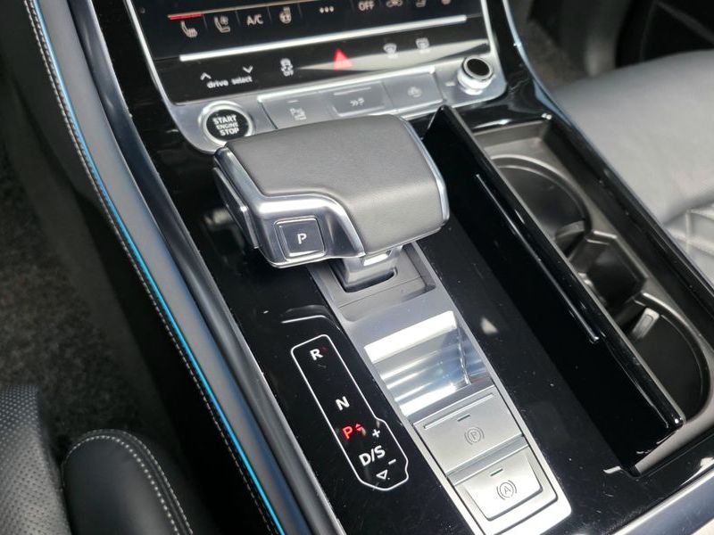 2021 Audi Q8 55 TFSI Quattro Premium photo 9