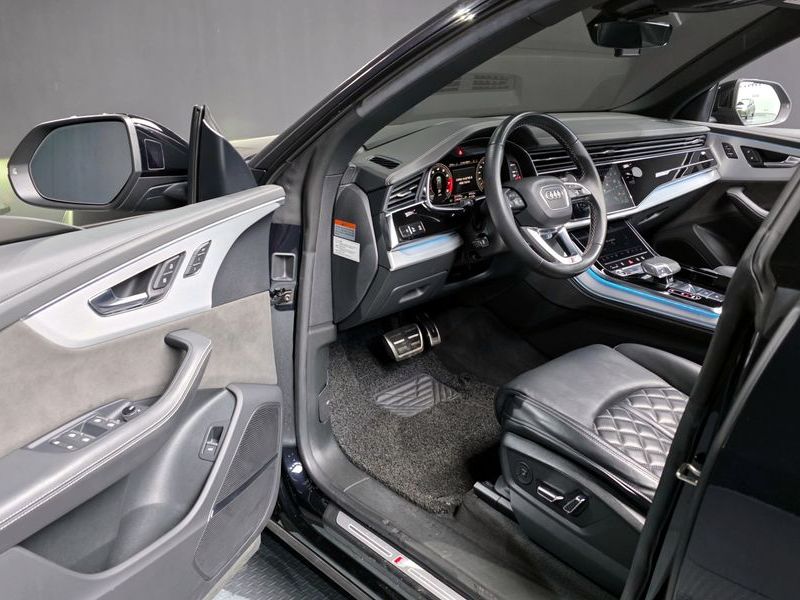 2021 Audi Q8 55 TFSI Quattro Premium photo 10