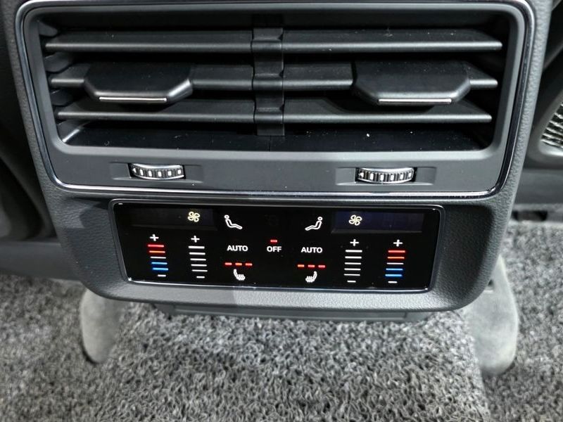 2021 Audi Q8 55 TFSI Quattro Premium photo 19